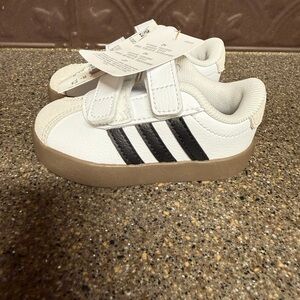 Adidas 3.0 Court Kids White and Black Skateboard Sneakers with Velcro closure